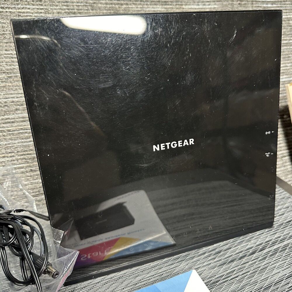 NETGEAR AC1600 Wifi Cable Modem Router C6250 - Black - Picture 4 of 7